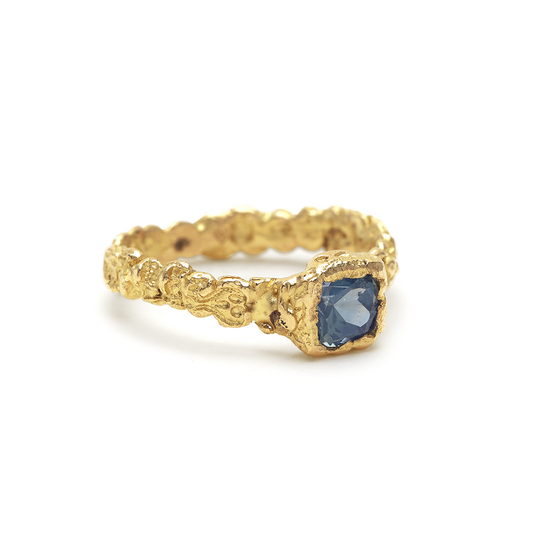 BLUE SAPPHIRE SIGNET RING RECYCLED GOLD 18CT